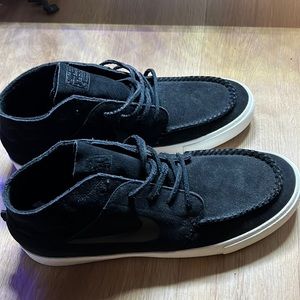 Nike SB Sneakers in Black Suede